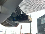 最近では付いてる車も多くなってきました。中古車ではまだまだ付いていればラッキーなドライブレコーダーです♪