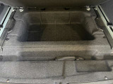 トランクの下を開けるとさらに小物の荷物を入れられます!