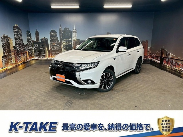 アウトランダーPHEV 2.0 G ナビパッケージ 4WD (禁煙車)(4WD)(黒ハーフレザー)(メー...