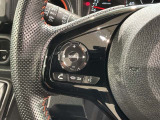 ステアリングにオーディオ操作スイッチが付いています。オーディオ画面に直接タッチしなくても操作が出来ますので、運転に集中できます。