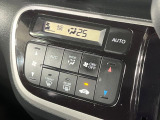 【オートエアコン】一度お好みの温度に設定すれば、車内の温度を検知し風量や温度を自動で調整。暑い&hellip;寒い&hellip;と何度もスイッチ操作をする必要はありません。快適な車内空間には必須の機能ですね♪