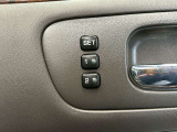 【運転席ポジションメモリー付パワーシート】ワンタッチで記憶させていたシートの前後・リクライニングはもちろんシートリフターも備えます☆快適なドライブをお楽しみ下さい♪