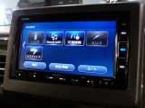 CD、DVD、Bluetooth、AM、FM、スマートフォン接続ができます。