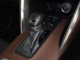 電動パーキングブレーキ・ブレーキホールドを装備してます。ホールド機能は信号待ちが多い一般道で疲労軽減になり、大好評です!