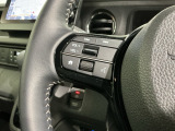 ステアリングにオーディオ操作スイッチが付いています。オーディオ画面に直接タッチしなくても操作が出来ますので、運転に集中できます。