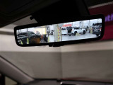 【デジタルインナーミラー】車両後方カメラの映像をインナーミラー内のディスプレイに表示。視界を遮るものがない映像で、後方の安全確認がより快適になります。一度お店でご確認して下さい!!