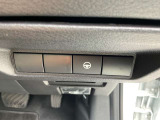 ハンドル右奥には各種設定スイッチがあります。運転者がスッと手を伸ばせば操作できので便利です。
