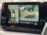 まるで真上から見ているような、視認性の良いアラウンドビューモニターです。駐車が苦手な方でもこれでらくらく駐車できますよ。