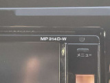 【純正SDナビ】FM&AMを聴くことは勿論のこと!!CD&DVD再生可能で地デジTVの視聴も可能な多機能ナビでドライブも快適ですよ☆