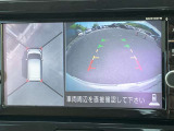インテリジェント アラウンドビューモニター(移動物 検知機能付)空から見下ろしているかのような映像をディスプレイに映し出し、スムースな駐車をサポートします。