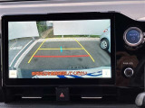【バックモニター】バックカメラが装着されています。車庫入れが苦手な方もこれがあれば安心ですね