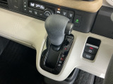 発進時から滑らかに加速する無段階変速のCVTはストップ&ゴーの多い街の中も快適です