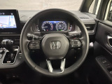 ハンドルにHondaセンシング系のクルーズコントロールやレーンキープアシストなどのスイッチと、オーディオの操作スイッチが装備されています。ハンドルから手を離さず安全に操作できます。