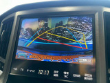 【バックカメラ】運転席から画面上で安全確認ができます。駐車が苦手な方にもオススメな便利機能です。