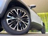 【純正18インチアルミホイール】外観にマッチした純正アルミホイールを装着しております。各種社外アルミホイールや、スタッドレスタイヤも取扱いしております。是非ご相談ください♪