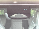 【ホンダセンシング】走行中に前方の車両等を認識し、衝突しそうな時は警報とブレーキで衝突回避と被害軽減をアシスト。より安全にドライブをお楽しみいただけます。
