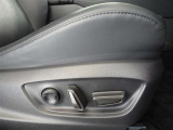 パワーシート搭載。微妙な調整が手軽にでき、ピッタリのポジションで運転することが可能です。