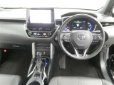 運転席からの視界はこんな感じです☆お気軽にご来店いただき、実際に座って是非お確かめください。ドライバーに寄り添う快適な操作フィールをもたらすステアリングです。