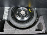 もしもの時に安心。デッキボード下には、スペアタイヤがあります。