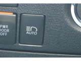 オートマチックハイビームとは、先行車や対向車のライトを認識し、ハイビームとロービームを自動で切り替える機能です。夜道の視界を確保します。詳細は販売店スタッフまでおたずねください。