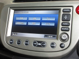 ナビゲーションは純正HDDナビを装着しております。AM、FM、CD、DVD再生、ワンセグTVがご使用いただけます。初めて訪れた場所でも安心ですね!