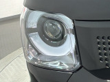 LEDヘッドライトは、点灯の瞬間から最大光量を発揮し、突然暗くなるトンネルなどでの安定感を高めます。