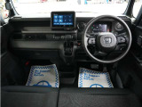 運転にかかわる様々な操作を安全に行えるように視点移動が少なく、操作性に配慮されたスイッチ類が凝縮されたコクピットです。