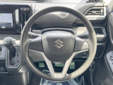 インテリアに合わせたデザインのステアリングは、運転される方のことも考え、運転しやすい形状、大きさです。是非一度、実際に触ってお確かめください。