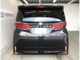 バックカメラが付いているので後方確認が非常にしやすいです。今や運転初心者も熟練者も必須装備!