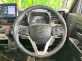 【純正革巻きステアリング】上質な革を使用することで、手にしっかり馴染みとても運転しやすいハンドルです♪