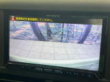 【バックカメラ】駐車時に後方がリアルタイム映像で確認できます。大型商業施設や立体駐車場での駐車時や、夜間のバック時に大活躍!運転スキルに関わらず、今や必須となった装備のひとつです!