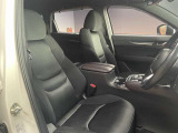 運転席も広々としており運転しやすい環境を実現しています☆室内クリーニングも実施済みです。