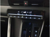 スマートキー付きです。スマートキーとは鍵を車に差し込まなくても、ドアノブを触ったりするだけで、ドアロックを解錠できます。これが凄く便利なんですよ。