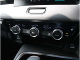 オートエアコンのお車ですので室内の温度をスムーズに調整してくれます♪