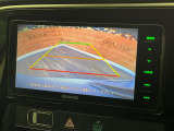 【バックカメラ】駐車時に後方がリアルタイム映像で確認できます。大型商業施設や立体駐車場での駐車時や、夜間のバック時に大活躍!運転スキルに関わらず、今や必須となった装備のひとつです!