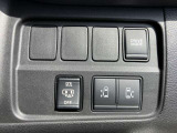 両側電動スライドドアは運転席のスイッチでも開閉可能です。