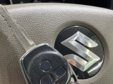【キーレス】少し離れた場所からでもボタン一つでドアの開錠・施錠ができるのでとっても便利!ドアの鍵穴周りに傷をつけることもありません♪