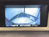 リバースギアに入れるだけで後方の表示へ切り替わります。夜間や雨の日の駐車も楽になりますよ。
