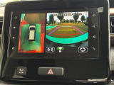 【全方位モニター】リバースに入れた際、車両全体を見渡している映像に切り替わります。また、見通しが悪い場所で便利な前方ワイド映像やすれ違いに便利な助手席側ワイド映像など切り替えが出来ますよ♪