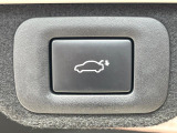 【パワーバックドア】スマートキーや運転席のボタンを押すだけでリアゲートが自動で開閉します!荷物を持っている時や、高い位置にあるバックドアを閉める際に便利な機能です♪