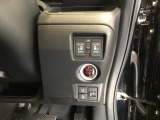 【両側電動スライドドア】リモコンや運転席のスイッチ操作のほか、ドアハンドルを少し引くだけでリアドアが自動開閉します♪