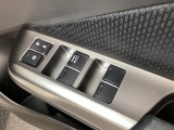 パワーウインドウは運転席でドア4枚とも上下の操作ができるようになっています。子供さんが勝手に操作できないようにロックすることも可能です。