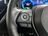 ステアリングスイッチ付き。前方から目を離すことなく操作することが可能です。