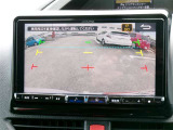 バックモニター付きですので、日常の駐車はもちろん、人や障害物などを映像で確認できるので安心です!(補助装置になりますので、目視でもご確認ください)