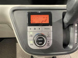 【オートエアコン】一度お好みの温度に設定すれば、車内の温度を検知し風量や温度を自動で調整。暑い&hellip;寒い&hellip;と何度もスイッチ操作をする必要はありません。快適な車内空間には必須の機能ですね♪