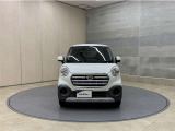 お車購入のポイントとなるフロントマスクです!かわいらしい目つきが印象的なデザインのヘッドランプです。