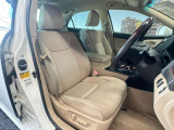 運転席も広々としており運転しやすい環境を実現しています☆室内クリーニングも実施済みです。