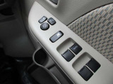 電動格納ドアミラーにとパワーウインドーが装備されております♪