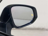 ウインカーミラーにはBSM(ブラインドスポットモニター)を搭載。隣を走る車両が死角に入るとLEDインジケーターを点灯。また、ウィンカーを出すとインジケーターも光って点滅!注意を促してくれます