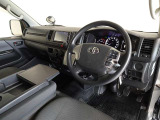 視界良好、操作しやすい運転席です。